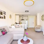 Апартаменты Home2book Bright Pool View El Mocan *