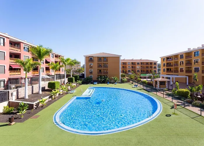 Home2book Bright Pool View El Mocan