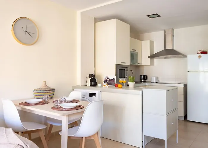 Home2book Bright Pool View El Mocan