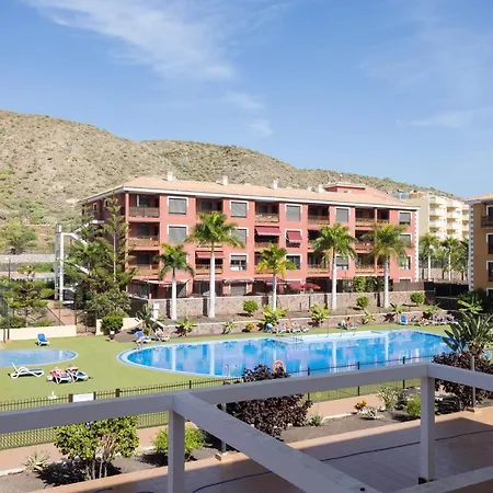 Home2book Bright Pool View El Mocan