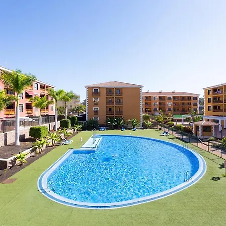 Home2book Bright Pool View El Mocan