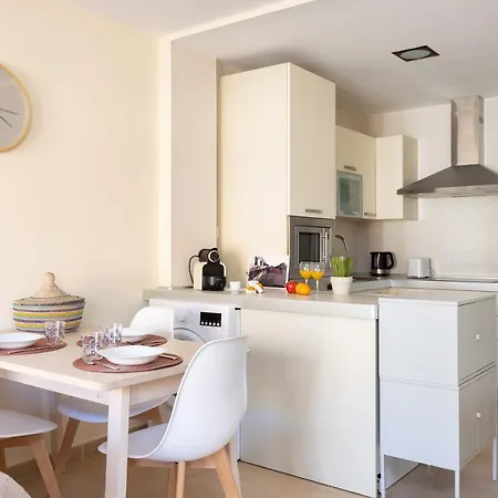 Home2book Bright Pool View El Mocan