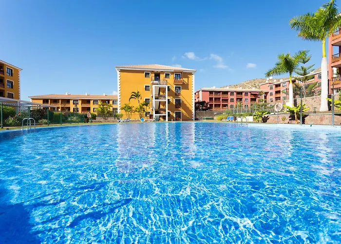 Home2book Bright Pool View El Mocan