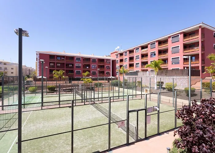 Home2book Bright Pool View El Mocan