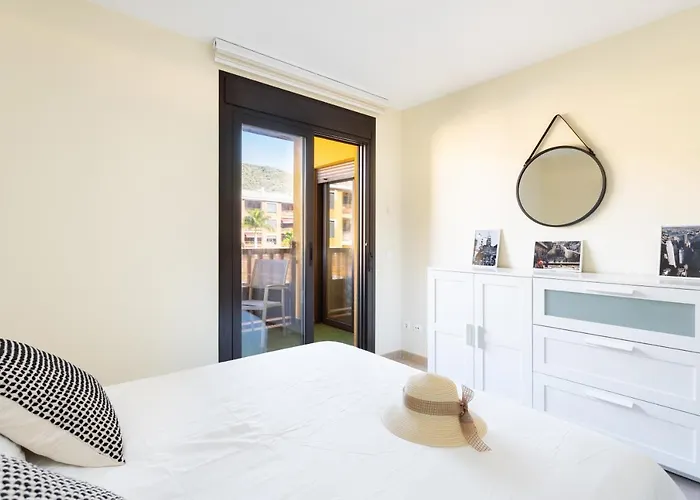 Home2book Bright Pool View El Mocan 아파트