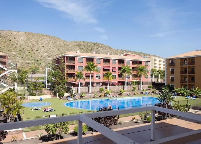 Home2book Bright Pool View El Mocan